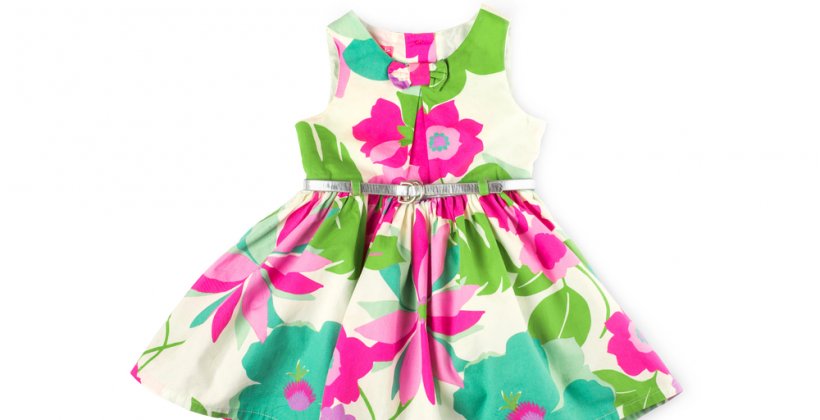 Make children's clothes. A cute floral pattern dress