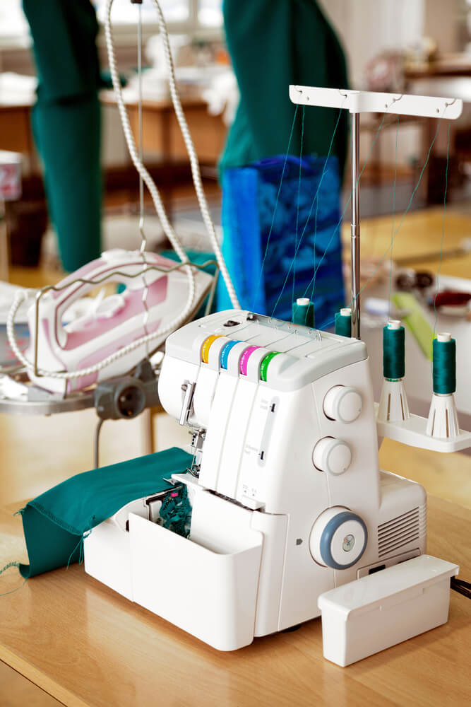 Know Your Overlocker online - an image of an overlocker sewing machine