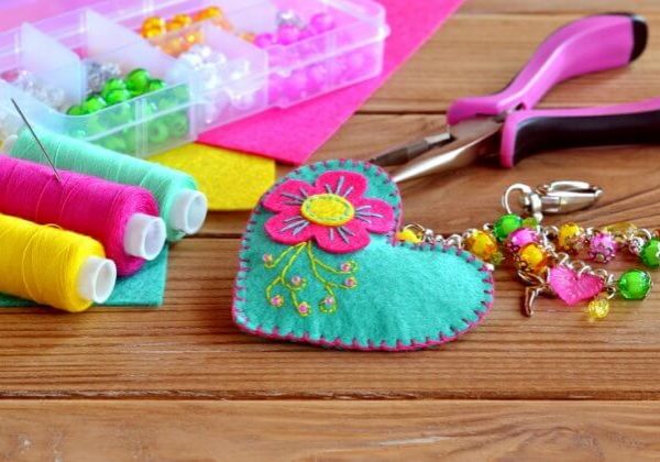 Hand-Embroidery-820x420 Hand Embroidery heart - a sewing class for children